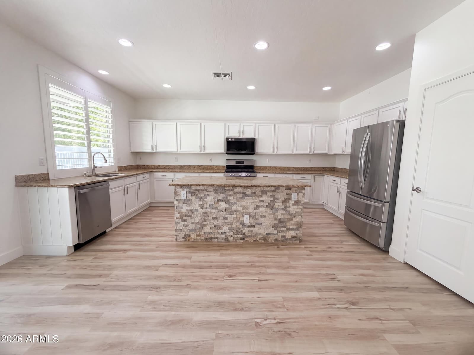 2463 S Bristol, Mesa, AZ 85209 — photo 2 of 21