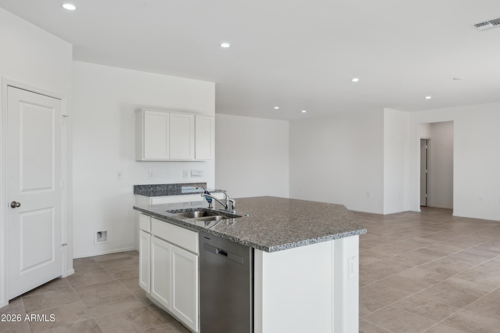 1513 E Currier Drive E, Casa Grande, AZ 85122 — photo 4 of 56