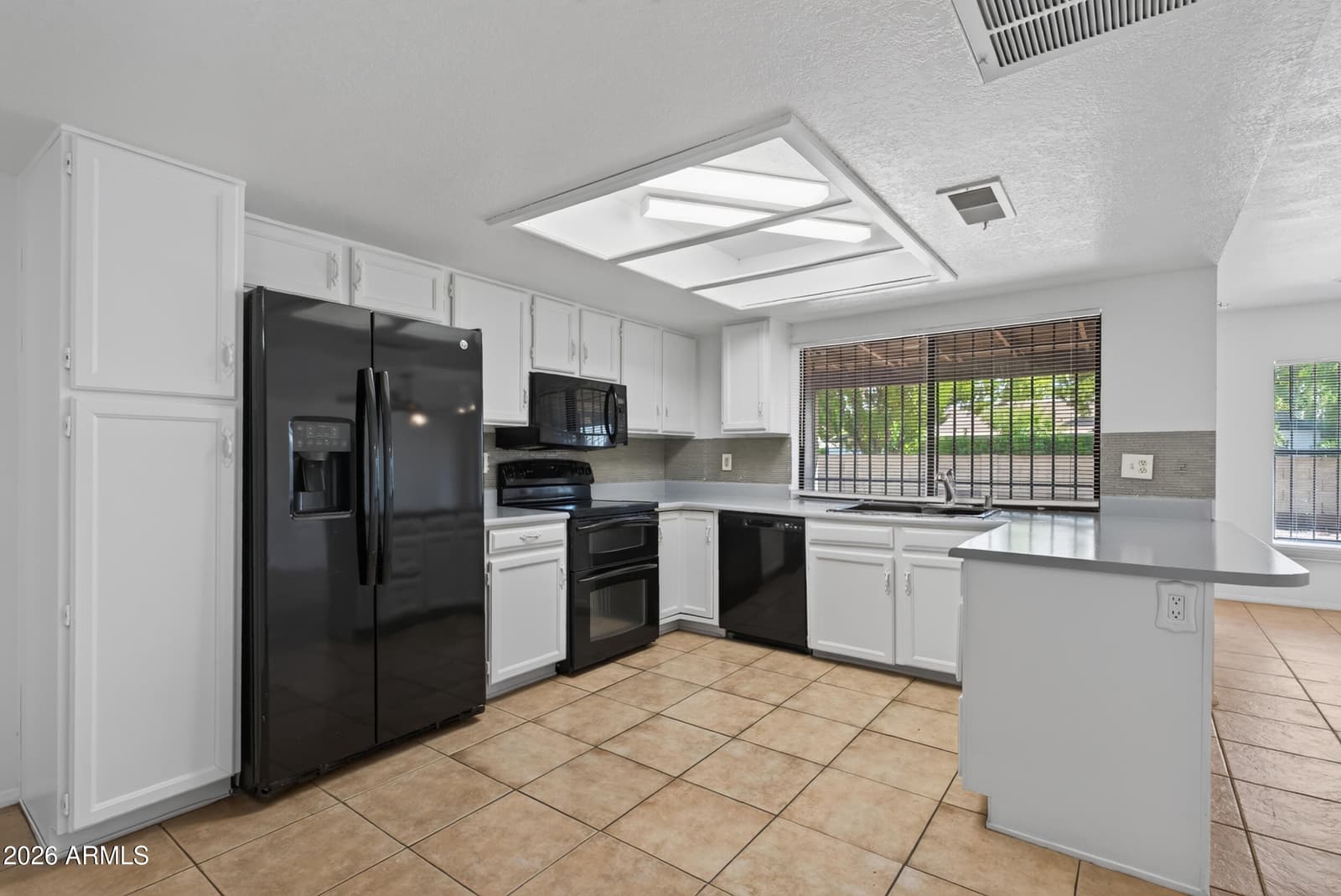 5531 W Beryl Avenue, Glendale, AZ 85302 — photo 10 of 45