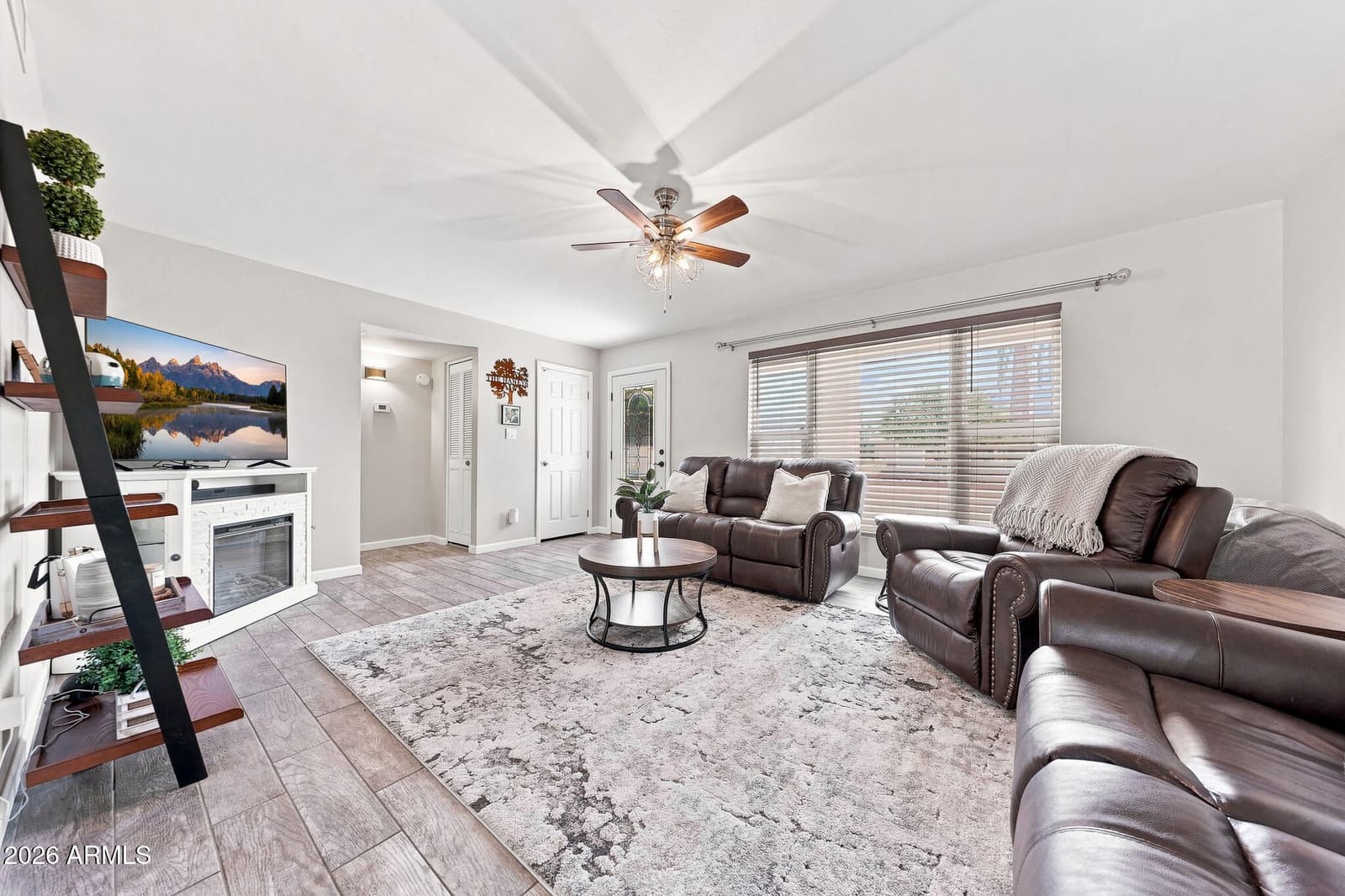 922 S Ember Circle, Mesa, AZ 85208 — photo 11 of 47