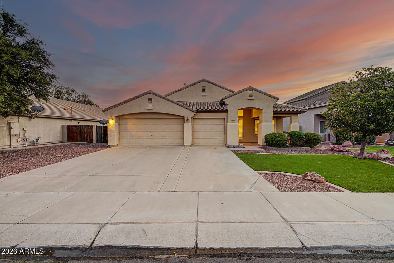 8239 W HARMONY Lane, Peoria, AZ 85382
