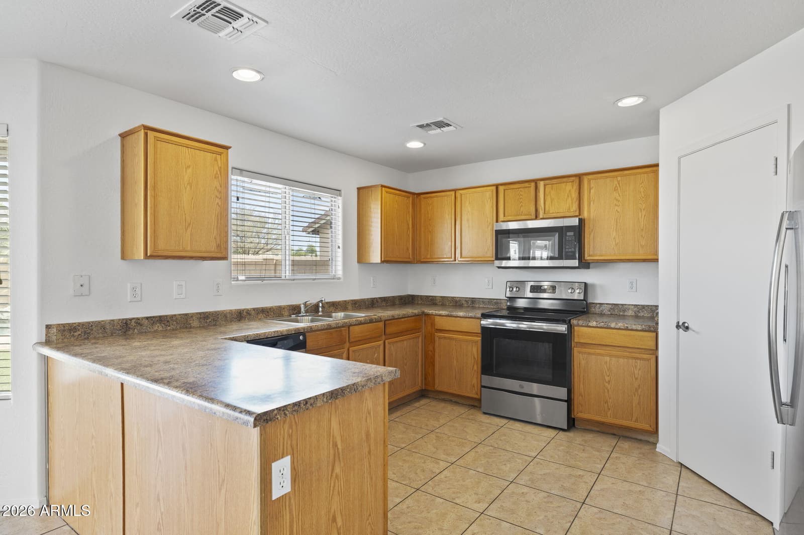 17440 W Caribbean Lane, Surprise, AZ 85388 — photo 9 of 36
