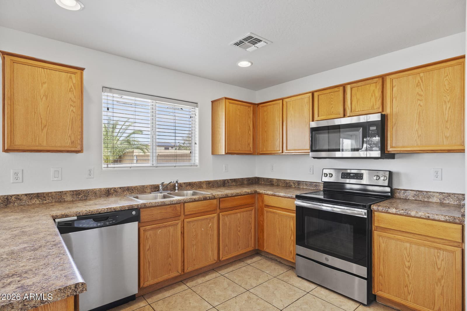 17440 W Caribbean Lane, Surprise, AZ 85388 — photo 10 of 36