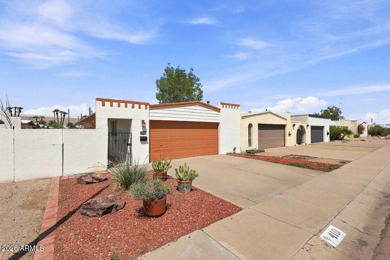 410 W Laguna Drive, Tempe, AZ 85282 — photo 8 of 34