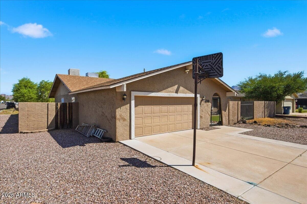 686 W 22nd Avenue, Apache Junction, AZ 85120 — photo 2 of 44