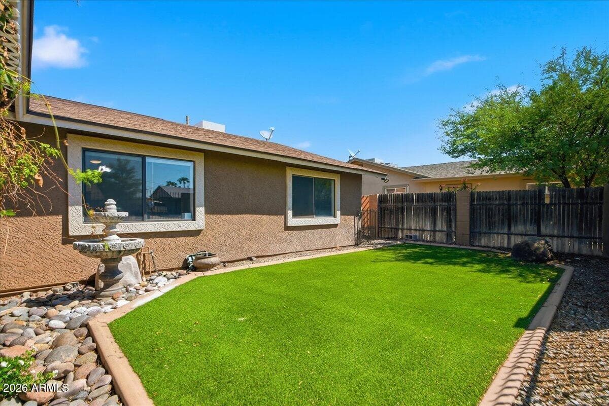 686 W 22nd Avenue, Apache Junction, AZ 85120 — photo 3 of 44
