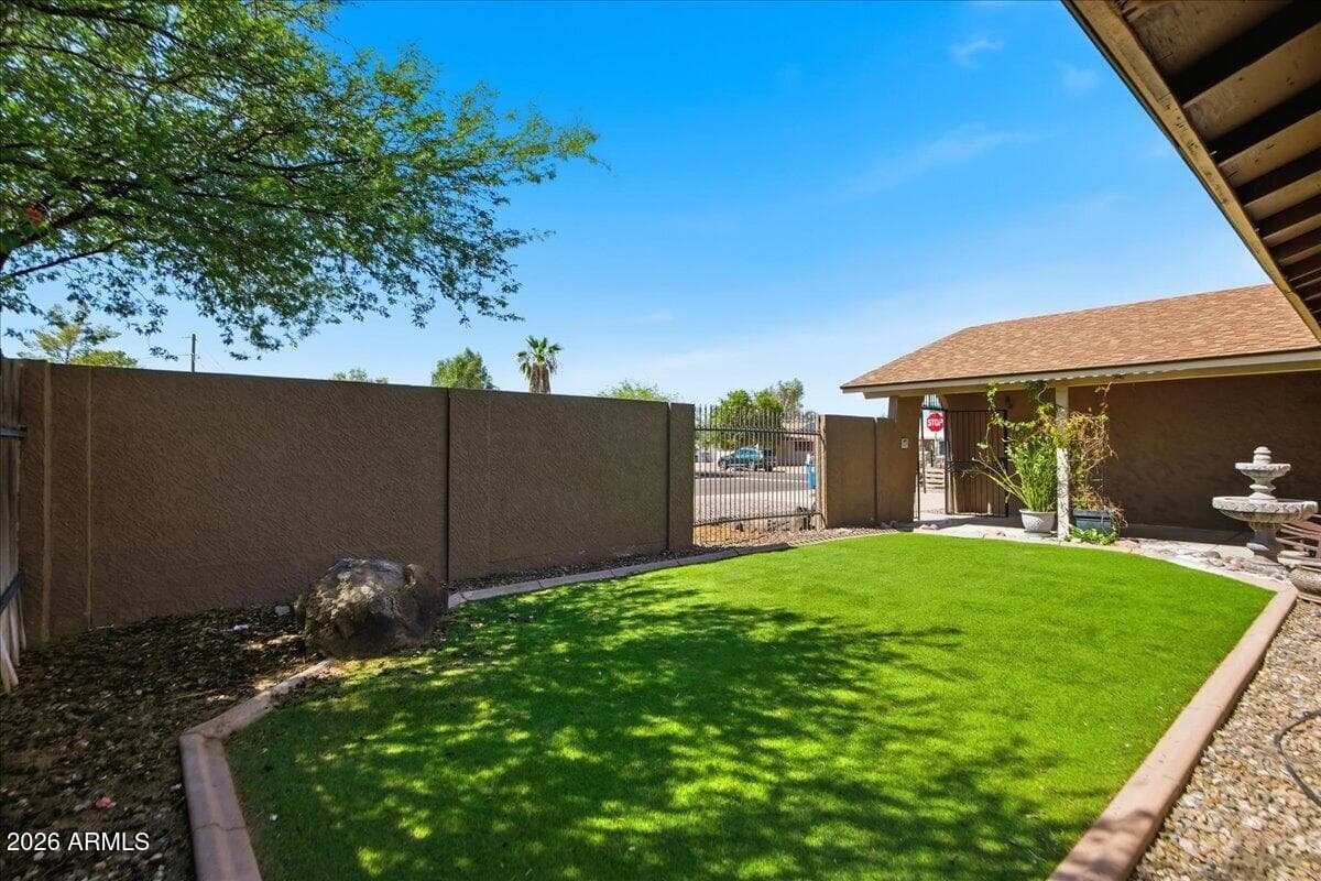 686 W 22nd Avenue, Apache Junction, AZ 85120 — photo 4 of 44