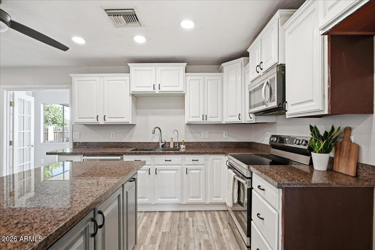 686 W 22nd Avenue, Apache Junction, AZ 85120 — photo 16 of 44