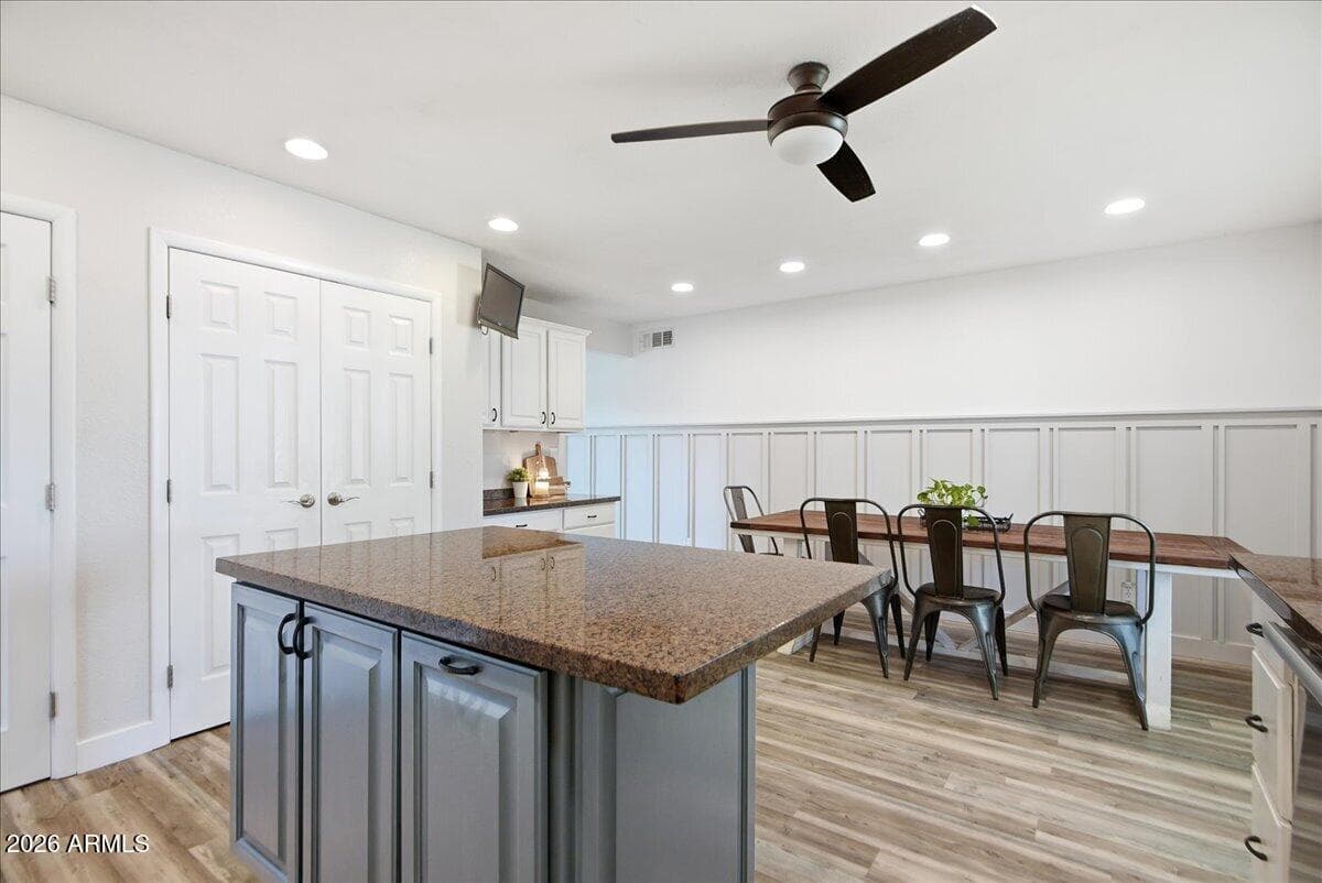 686 W 22nd Avenue, Apache Junction, AZ 85120 — photo 15 of 44