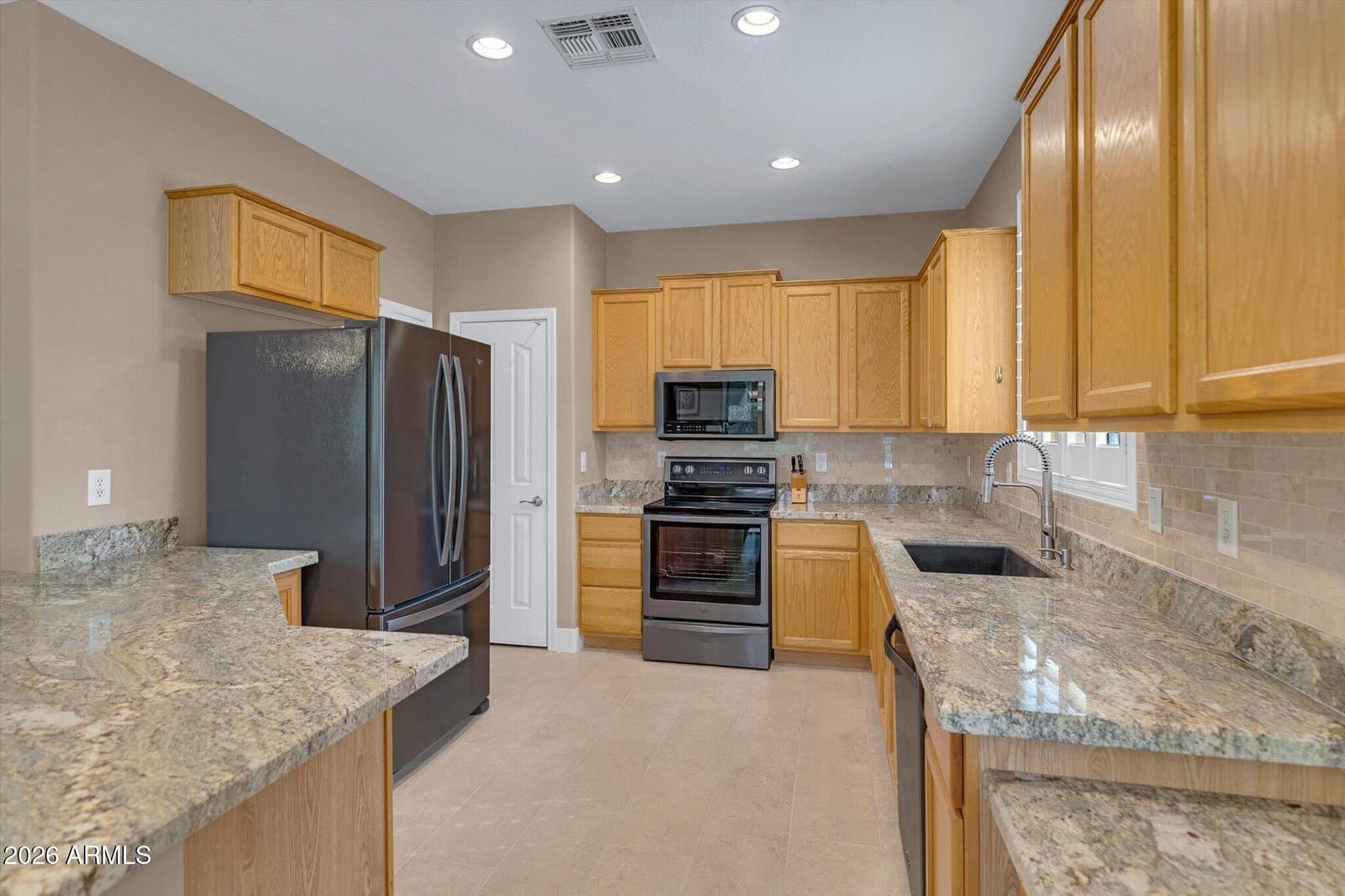 142 W Raven Drive, Chandler, AZ 85286 — photo 10 of 34