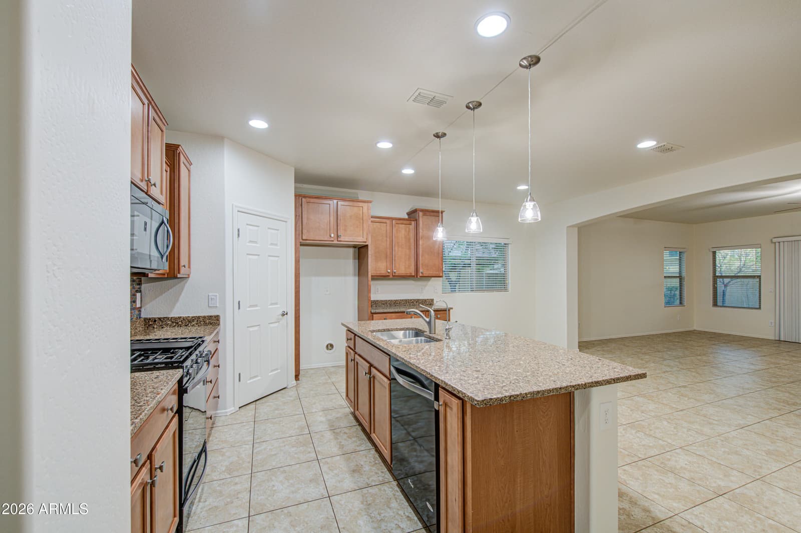 17517 W Pinnacle Vista Drive, Surprise, AZ 85387 — photo 7 of 49