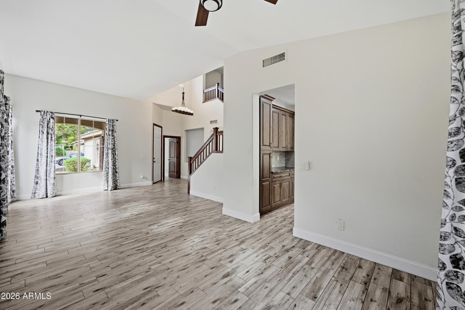 563 E Krista Way, Tempe, AZ 85284 — photo 4 of 31