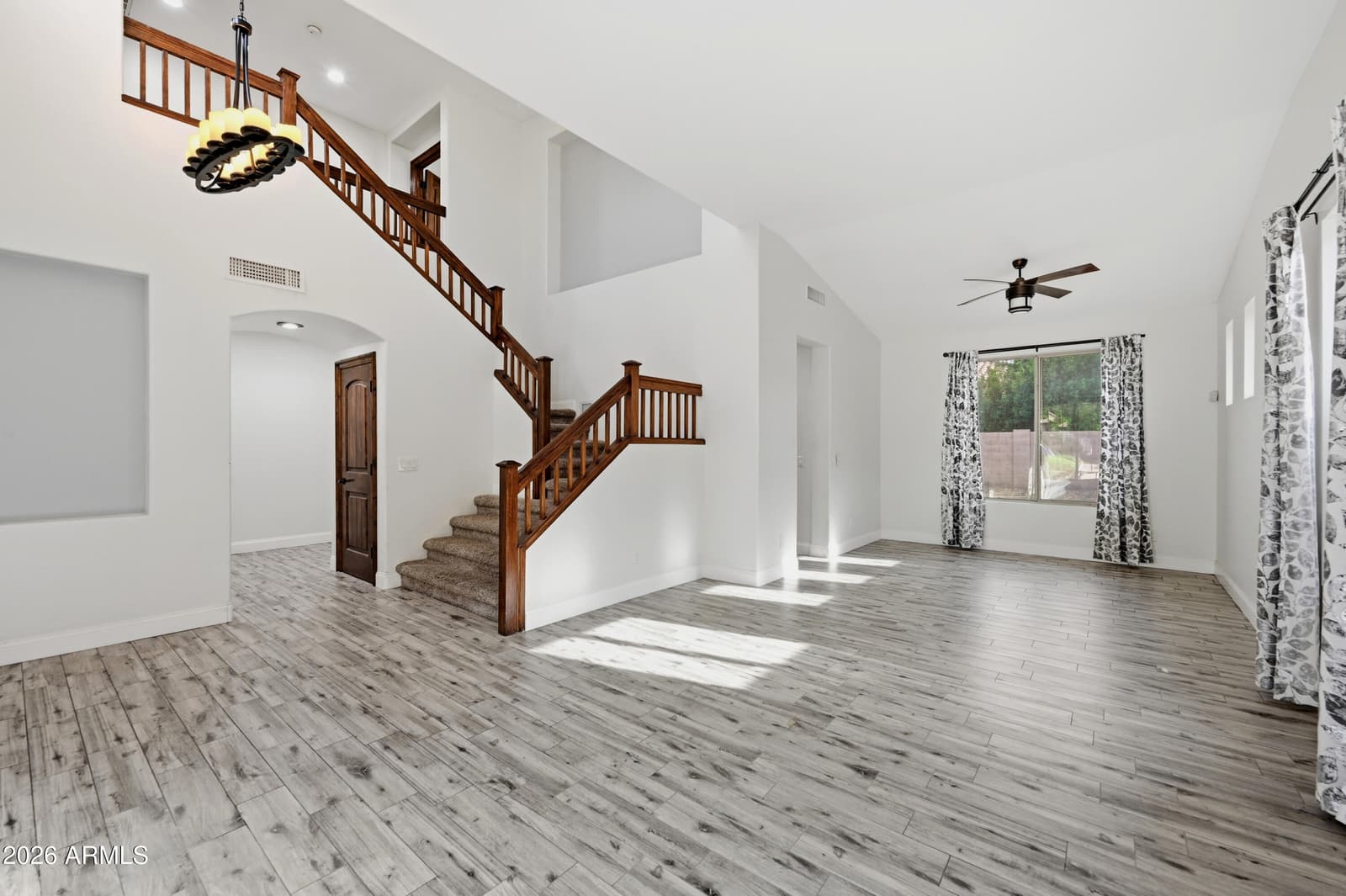 563 E KRISTA Way, Tempe, AZ 85284
