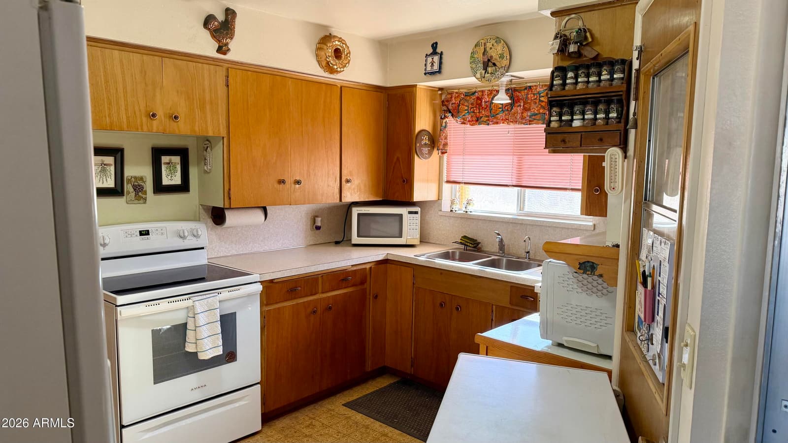 650 S Cornwall Drive, Apache Junction, AZ 85120 — photo 10 of 34