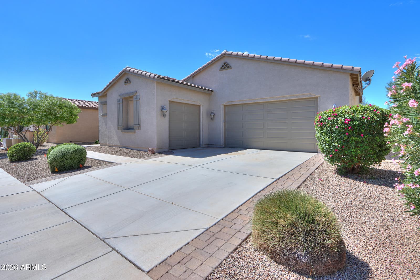 305 N Rainbow Way, Casa Grande, AZ 85194 — photo 3 of 47