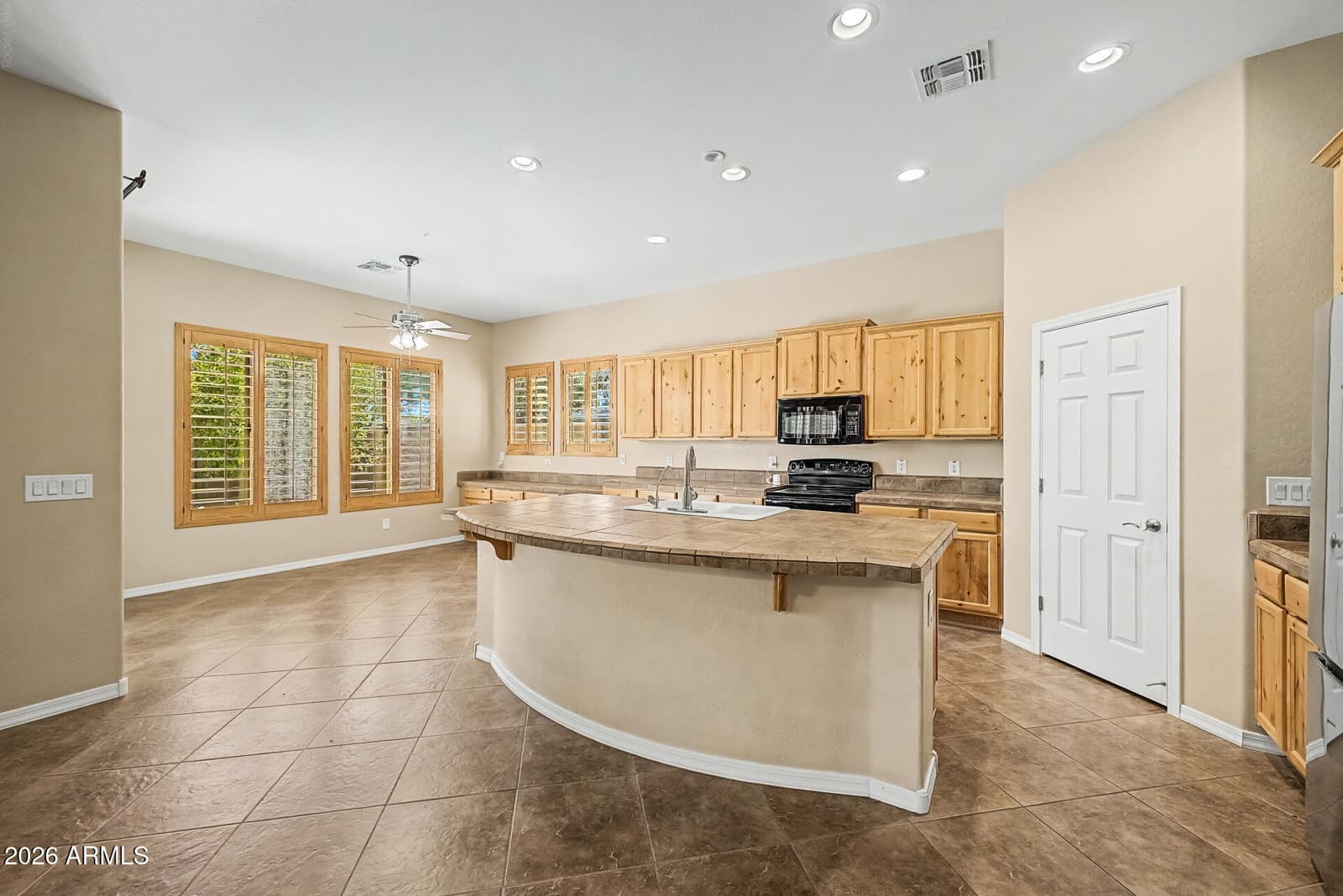 6587 S Martingale Road, Gilbert, AZ 85298 — photo 13 of 56