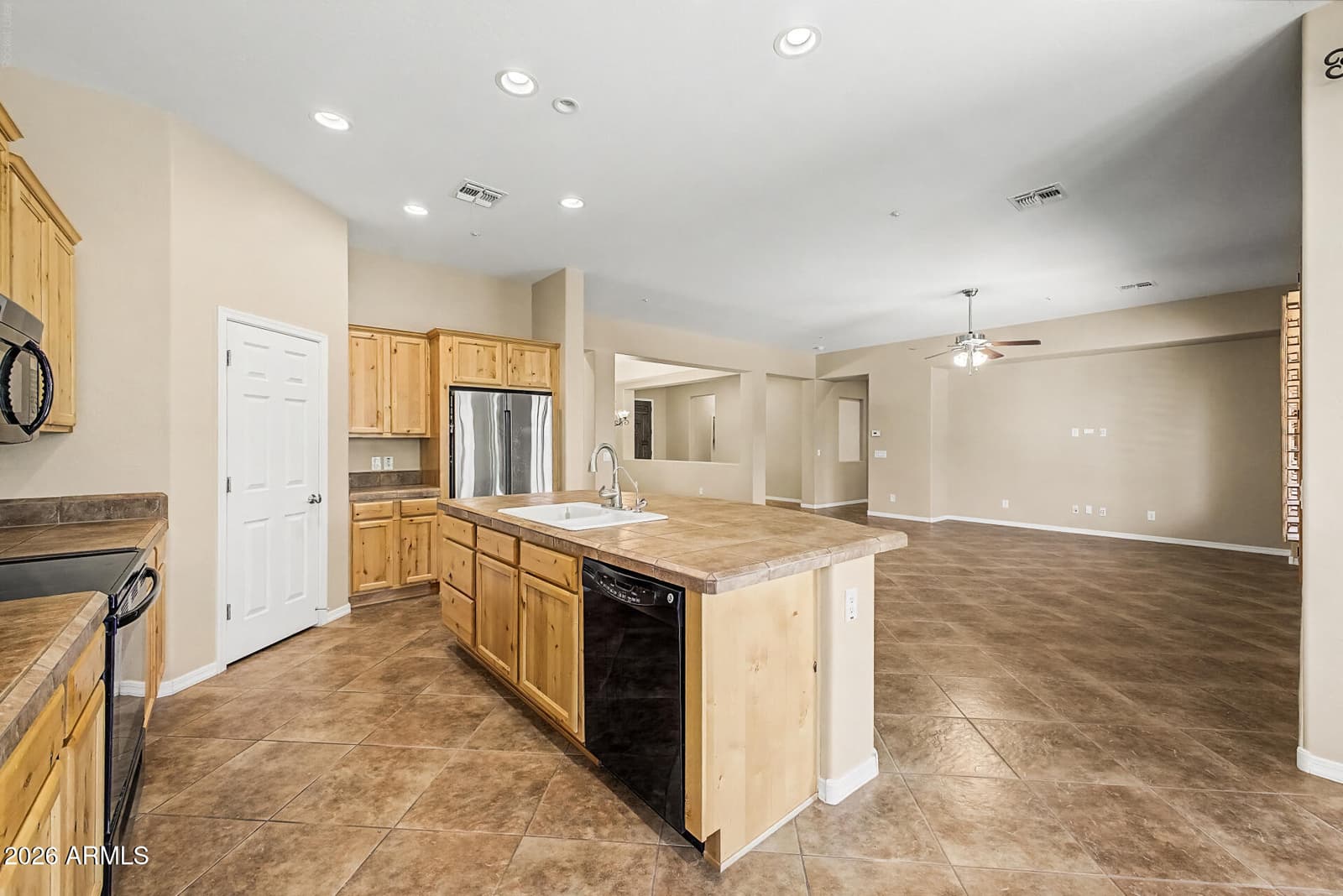 6587 S Martingale Road, Gilbert, AZ 85298 — photo 15 of 56