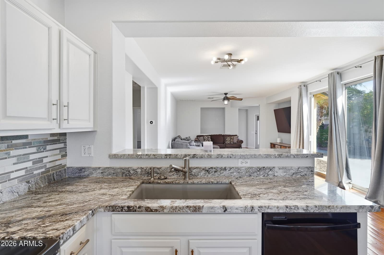 941 E Cherry Hills Drive, Chandler, AZ 85249 — photo 14 of 43