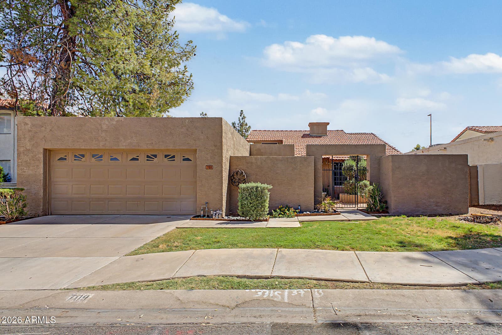 709 N LARKSPUR Street, Gilbert, AZ 85234