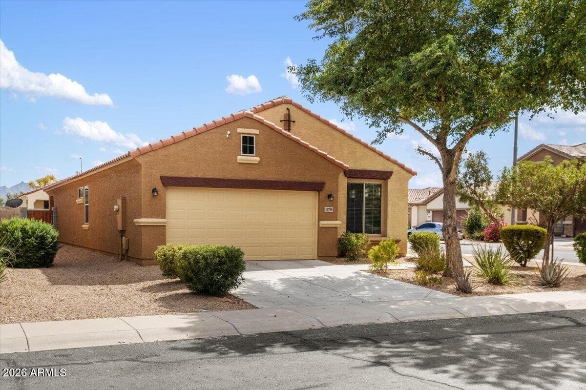 11795 W Davis Lane, Avondale, AZ 85323 — photo 5 of 25