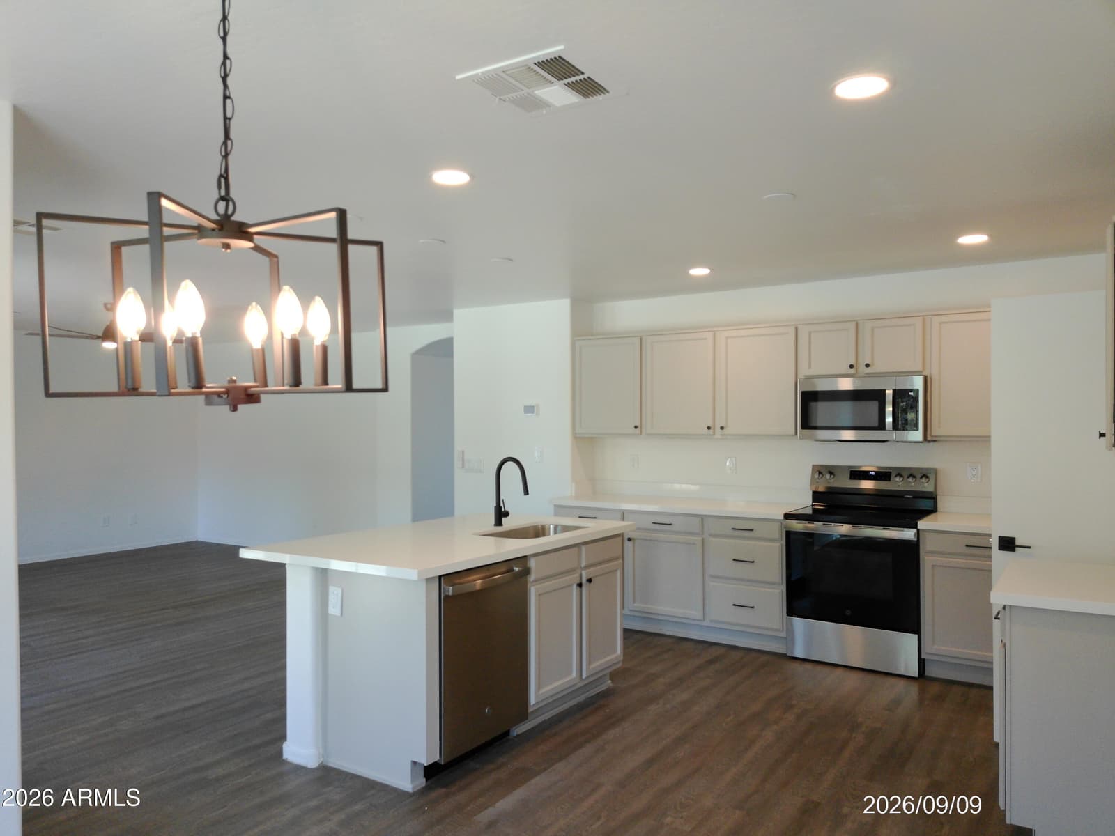 8640 N 68th Drive, Peoria, AZ 85345 — photo 2 of 27