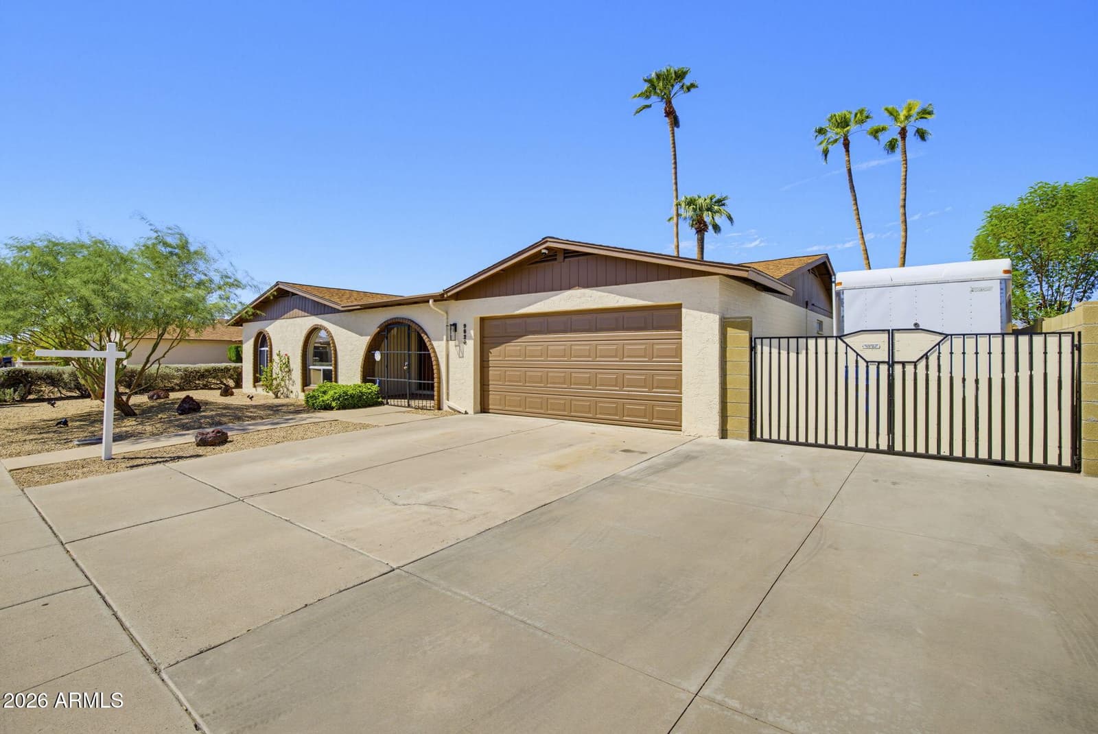 9820 N 56th Avenue, Glendale, AZ 85302 — photo 3 of 61