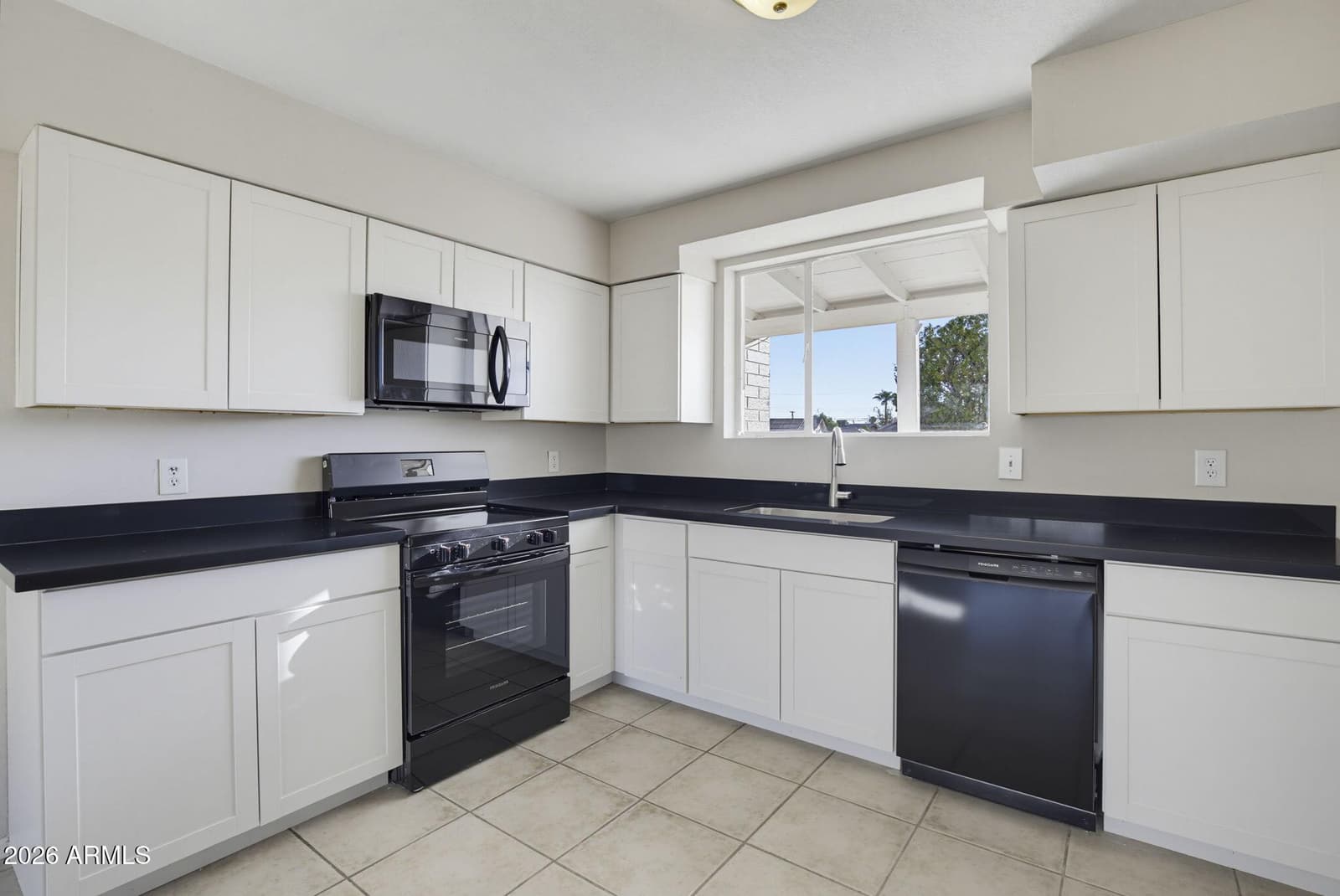 3436 N 49th Drive, Phoenix, AZ 85031 — photo 6 of 36