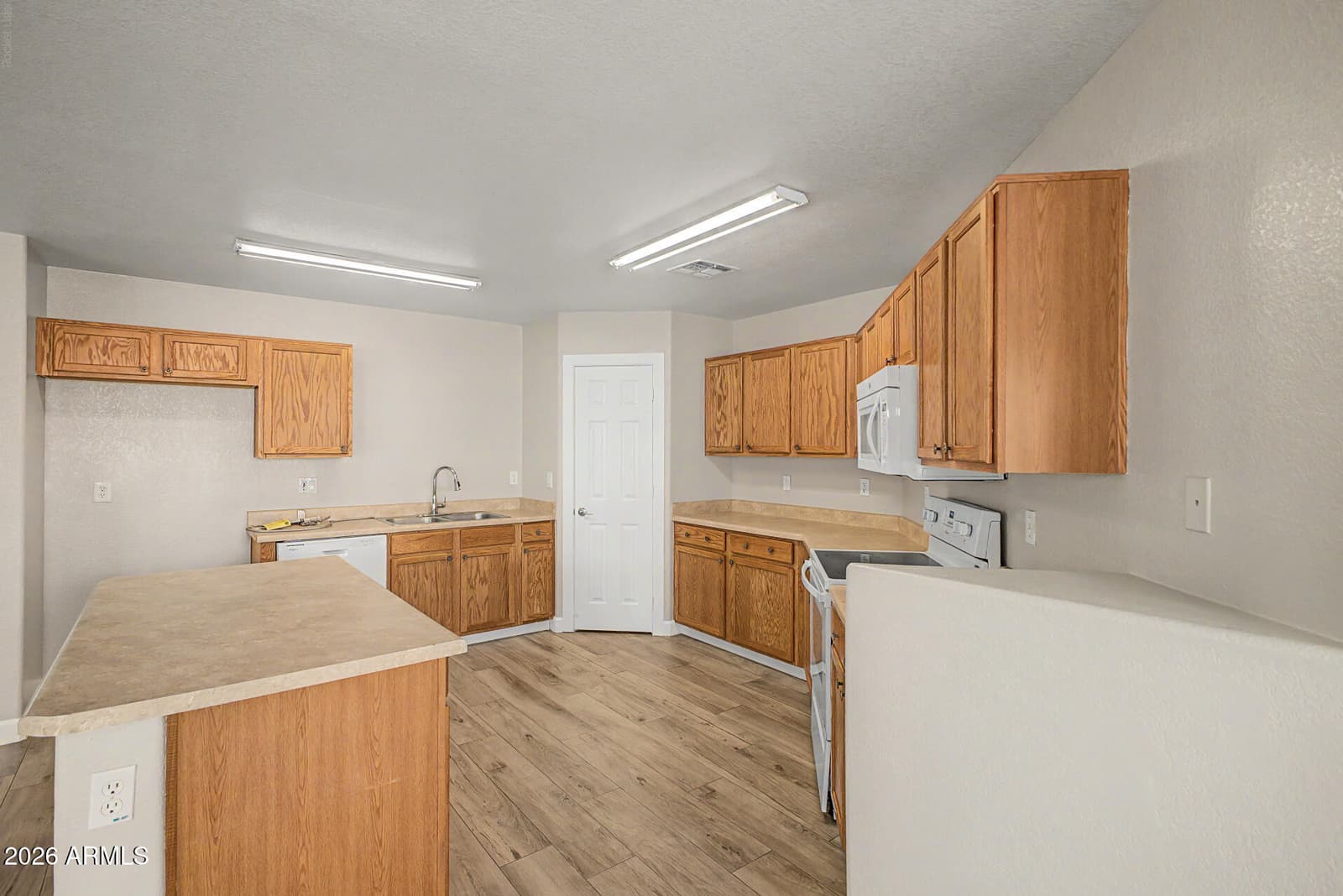 2892 W Goldmine Mountain Drive, San Tan Valley, AZ 85144 — photo 15 of 34