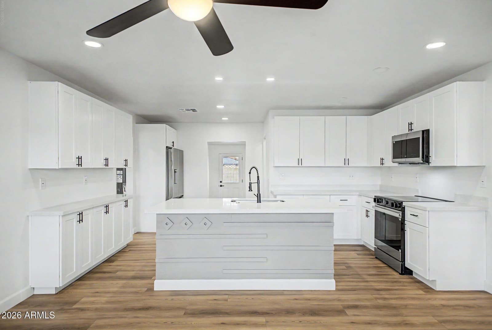 1004 W MANHATTON Drive, Tempe, AZ 85282