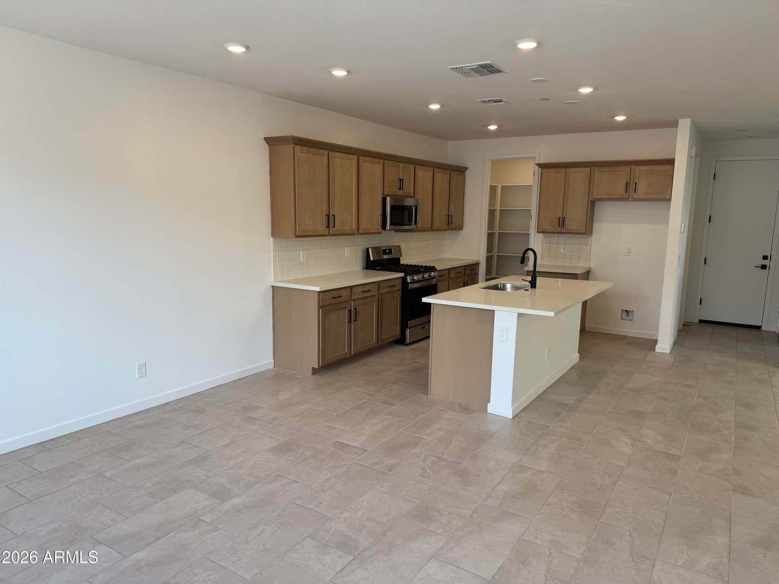 2270 S Jeffry Street, Gilbert, AZ 85295 — photo 3 of 11