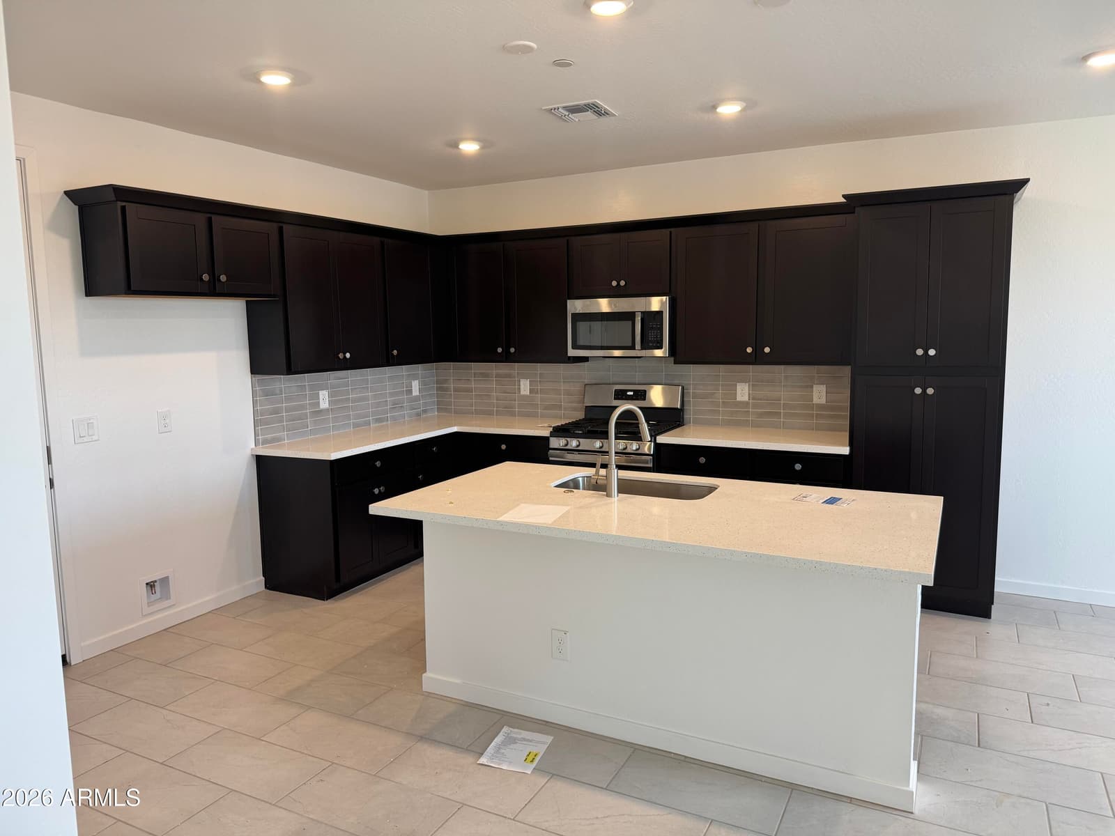 2265 S Falcon Drive, Gilbert, AZ 85295 — photo 3 of 7