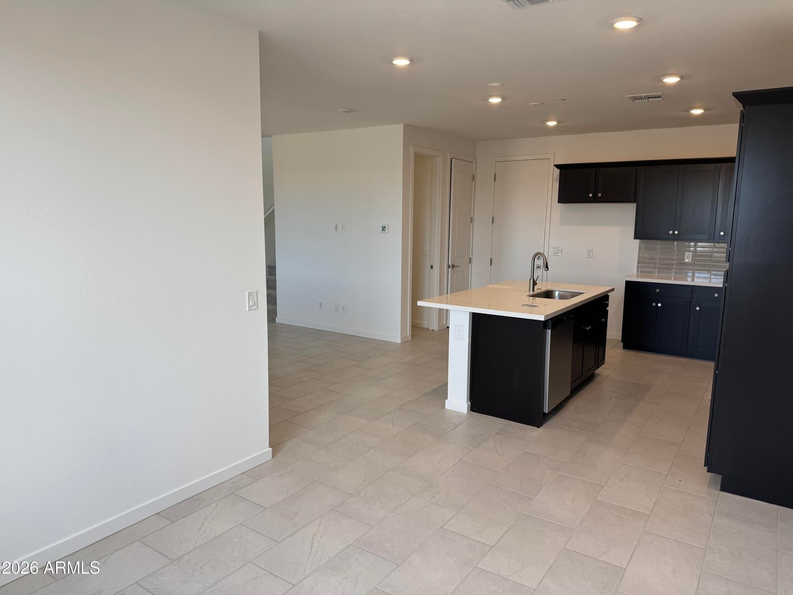 2265 S Falcon Drive, Gilbert, AZ 85295 — photo 4 of 7