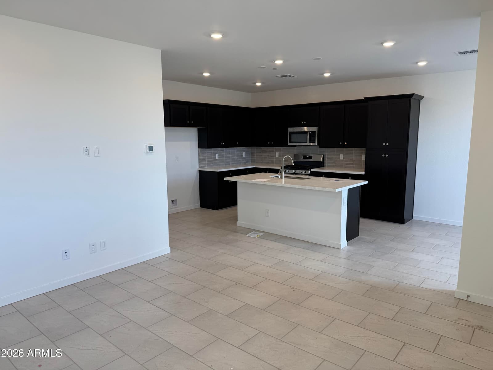 2265 S Falcon Drive, Gilbert, AZ 85295 — photo 5 of 7
