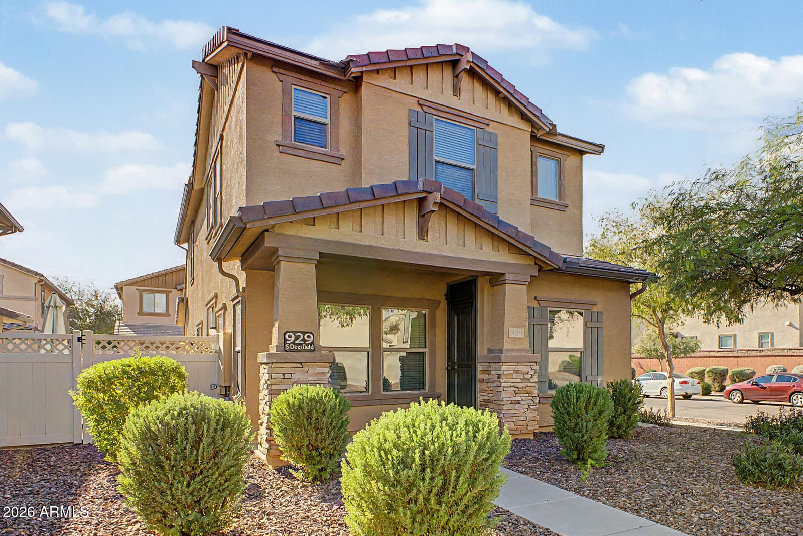 929 S Deerfield Lane, Gilbert, AZ 85296 — photo 2 of 26