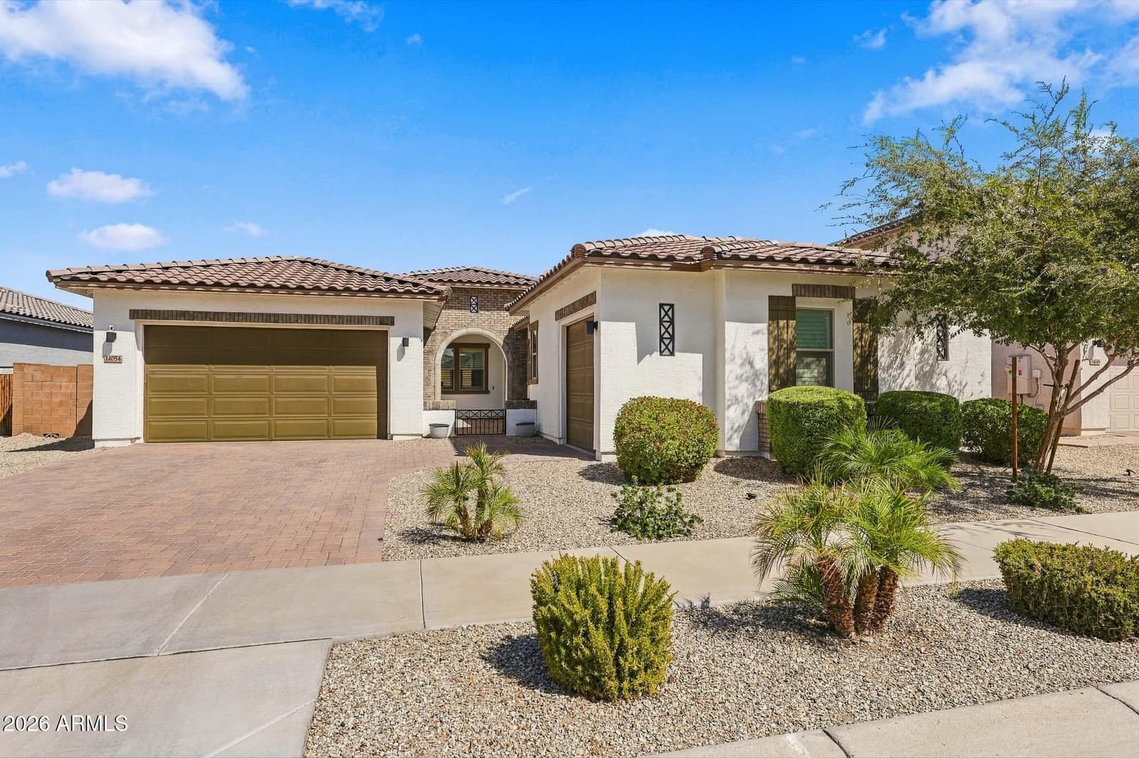 14054 W DESERT HOLLOW Drive, Surprise, AZ 85387