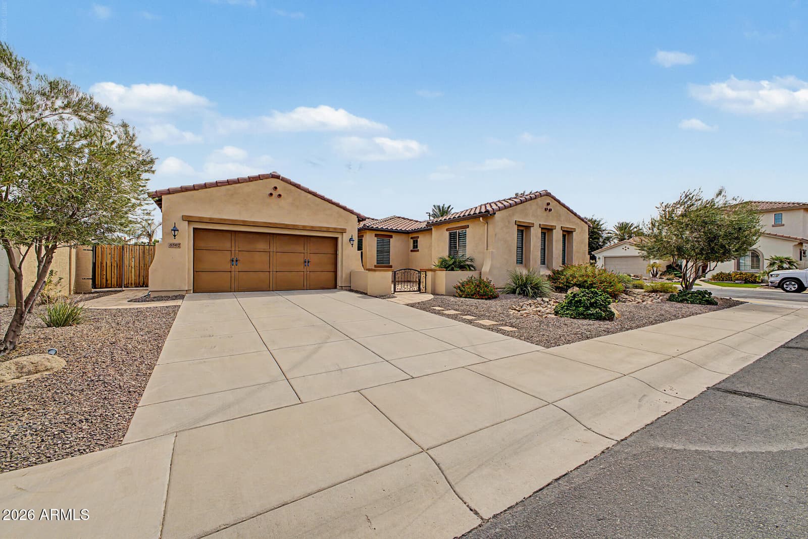 6587 S Martingale Road, Gilbert, AZ 85298 — photo 4 of 56