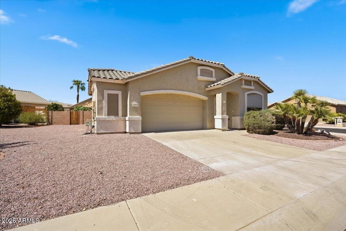 17320 N Thornberry Drive, Surprise, AZ 85374 — photo 7 of 46