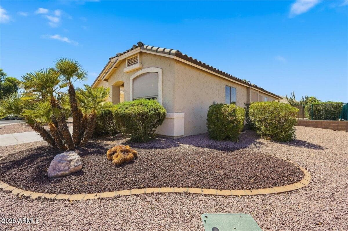 17320 N Thornberry Drive, Surprise, AZ 85374 — photo 8 of 46