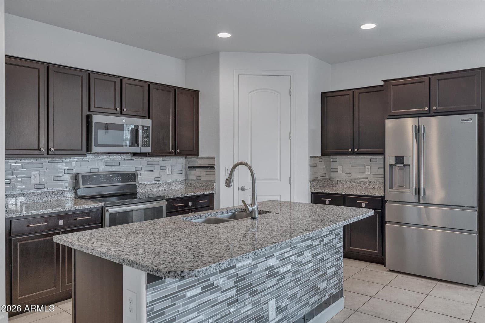 25818 N 137th Avenue, Peoria, AZ 85383 — photo 8 of 31
