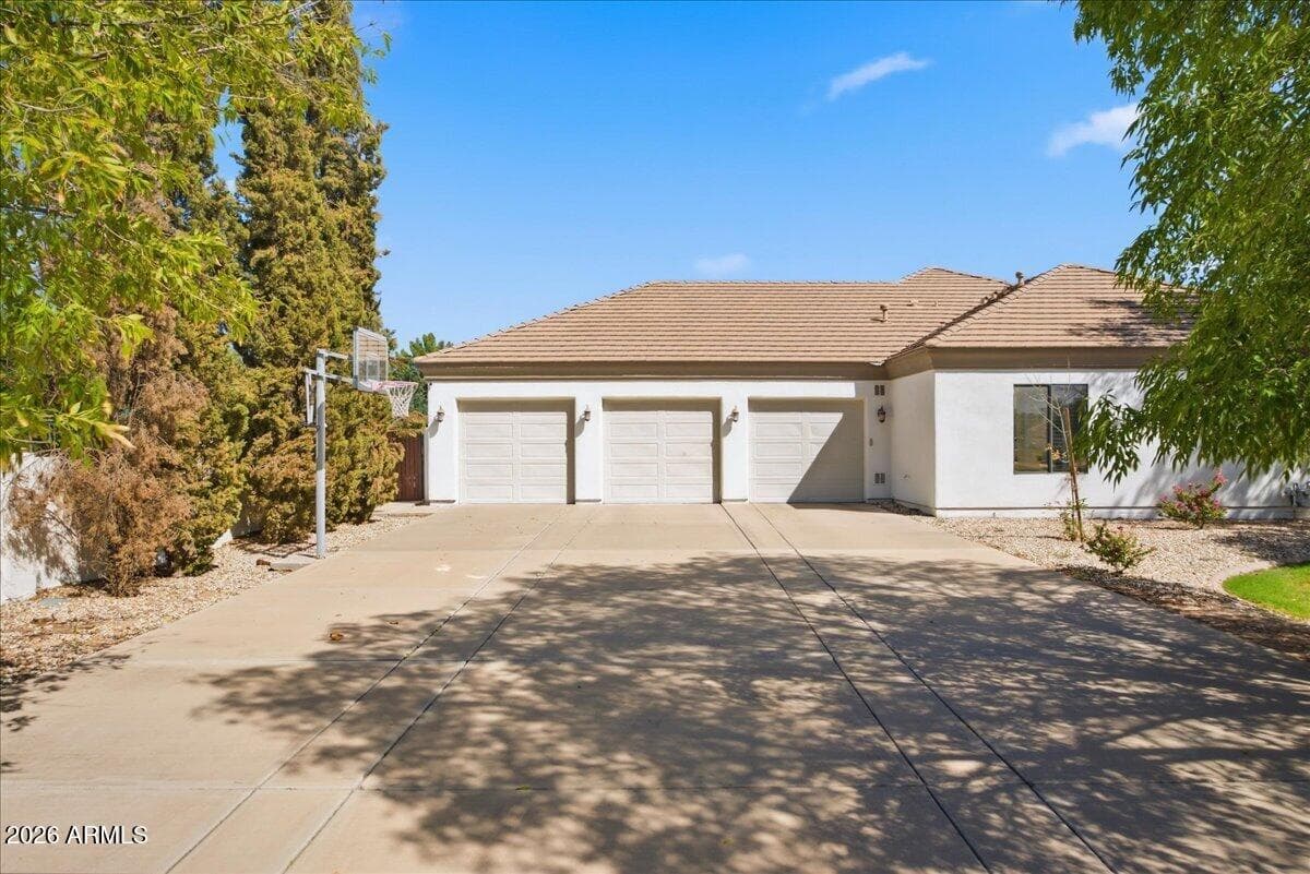 176 S Equestrian Court, Gilbert, AZ 85296 — photo 8 of 76