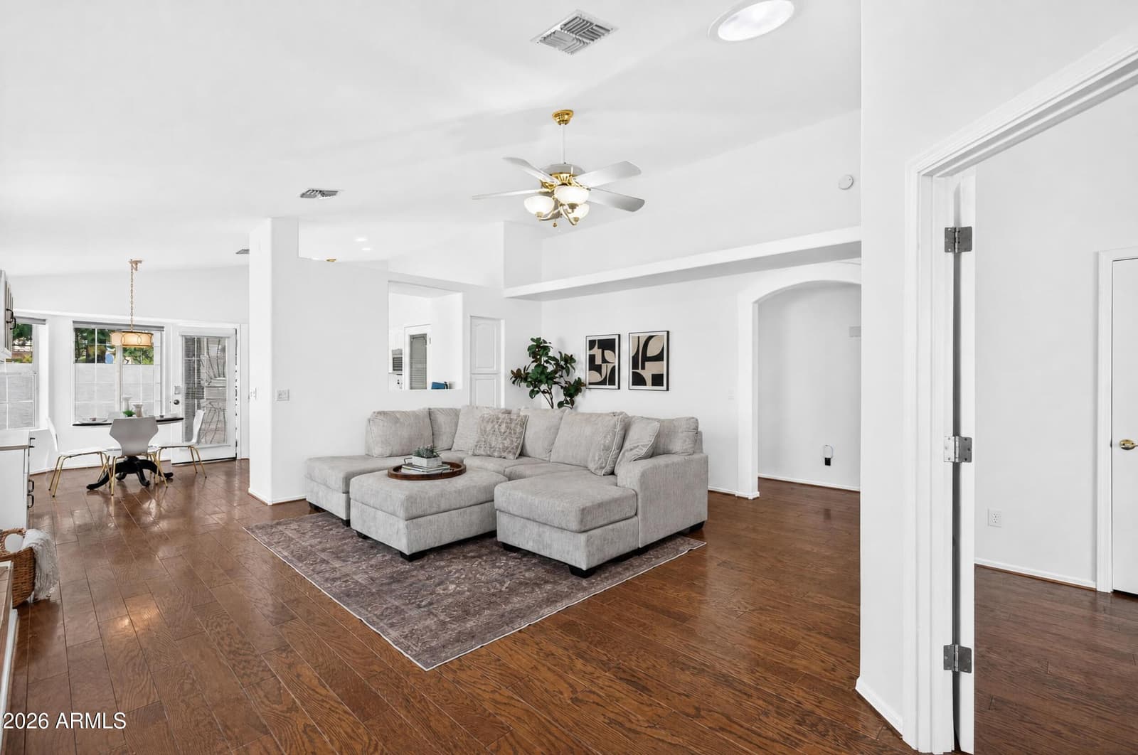 909 S Scallop Drive, Gilbert, AZ 85233 — photo 5 of 42