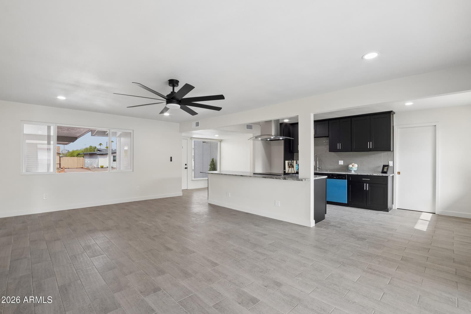 839 S Saranac Avenue, Mesa, AZ 85208 — photo 4 of 38