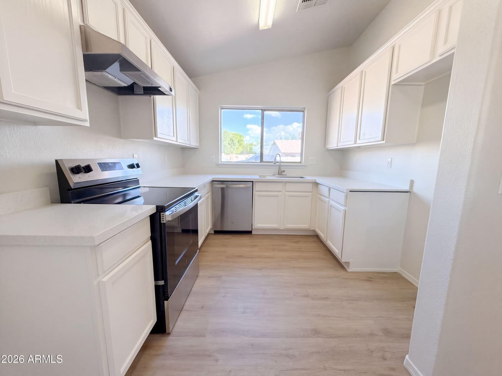 5910 N 78th Drive, Glendale, AZ 85303 — photo 2 of 14