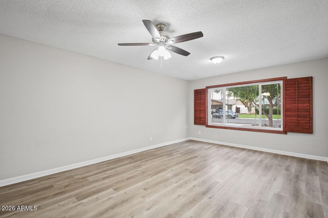8334 N 57th Drive, Glendale, AZ 85302 — photo 6 of 53