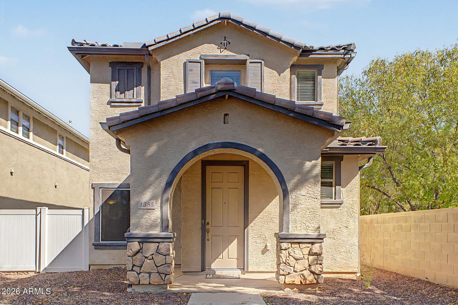 1385 S JOSHUA TREE Lane, Gilbert, AZ 85296