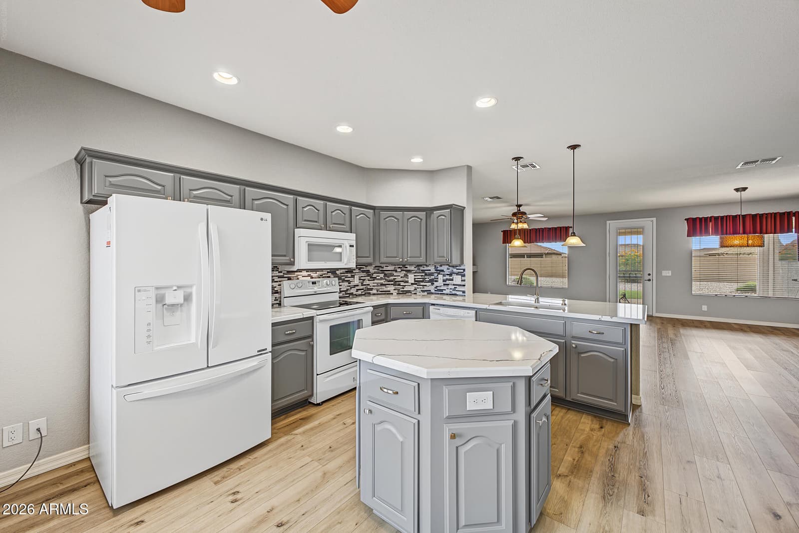 11439 E Nell Avenue, Mesa, AZ 85209 — photo 4 of 32