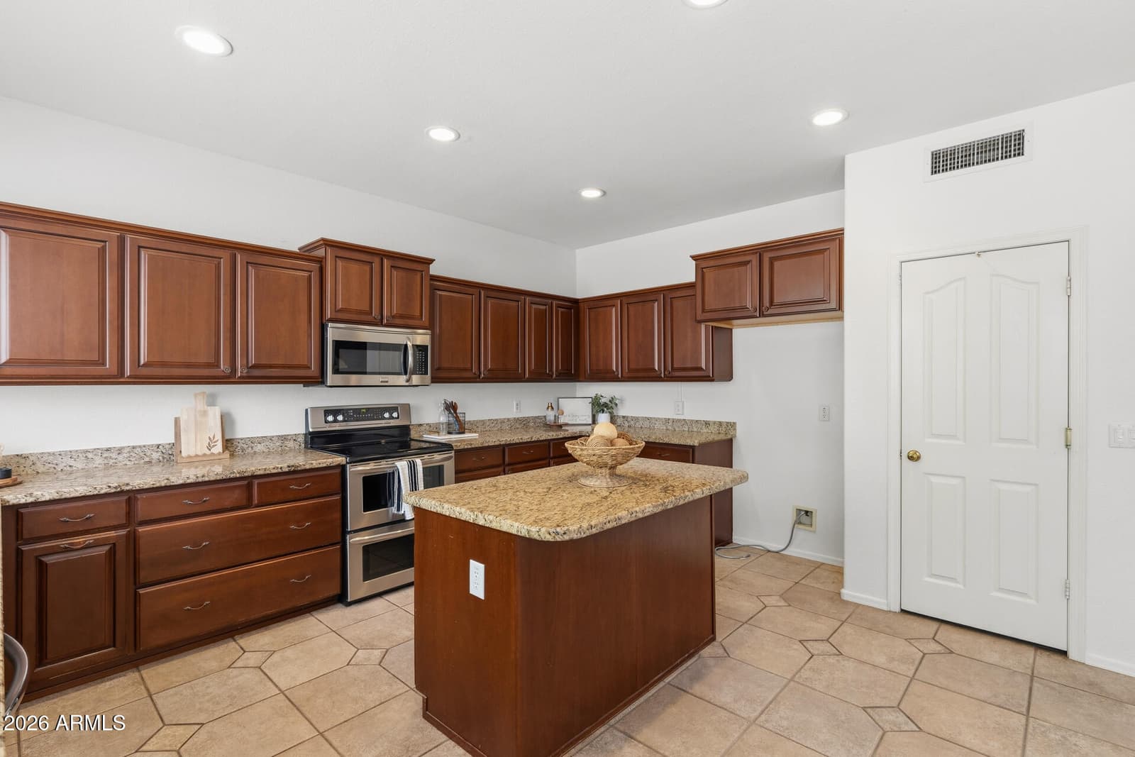 6738 W Wahalla Lane, Glendale, AZ 85308 — photo 17 of 65