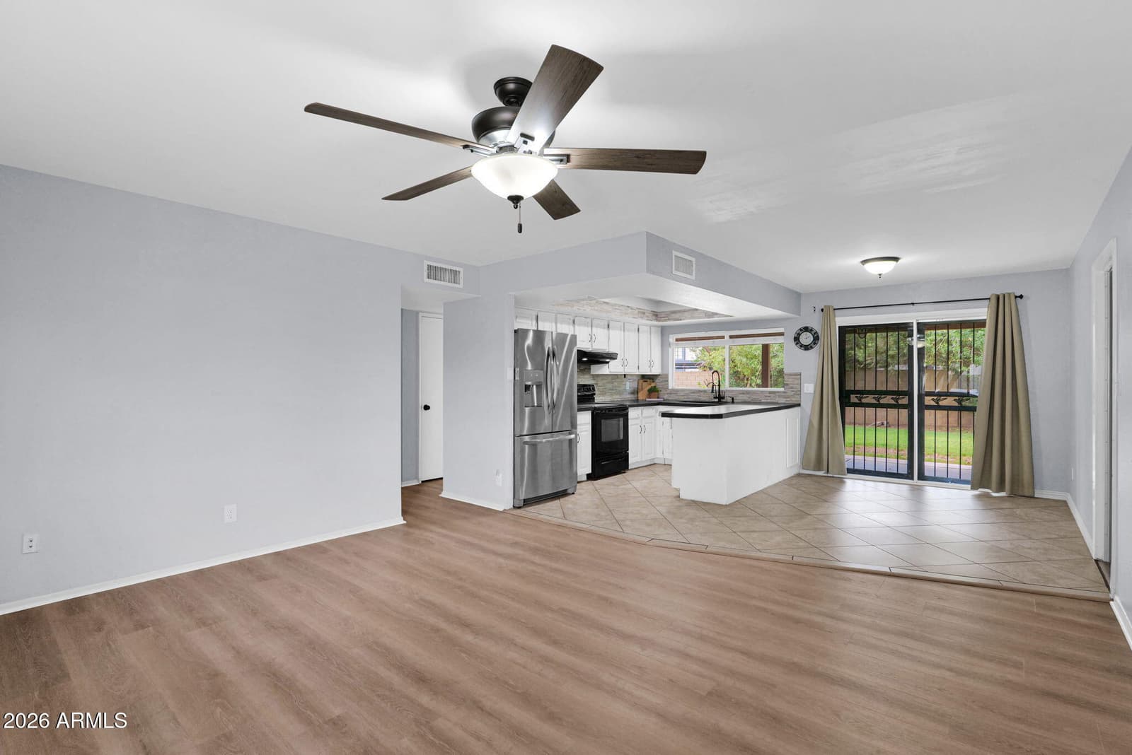 12036 N 41st Drive, Phoenix, AZ 85029 — photo 4 of 32