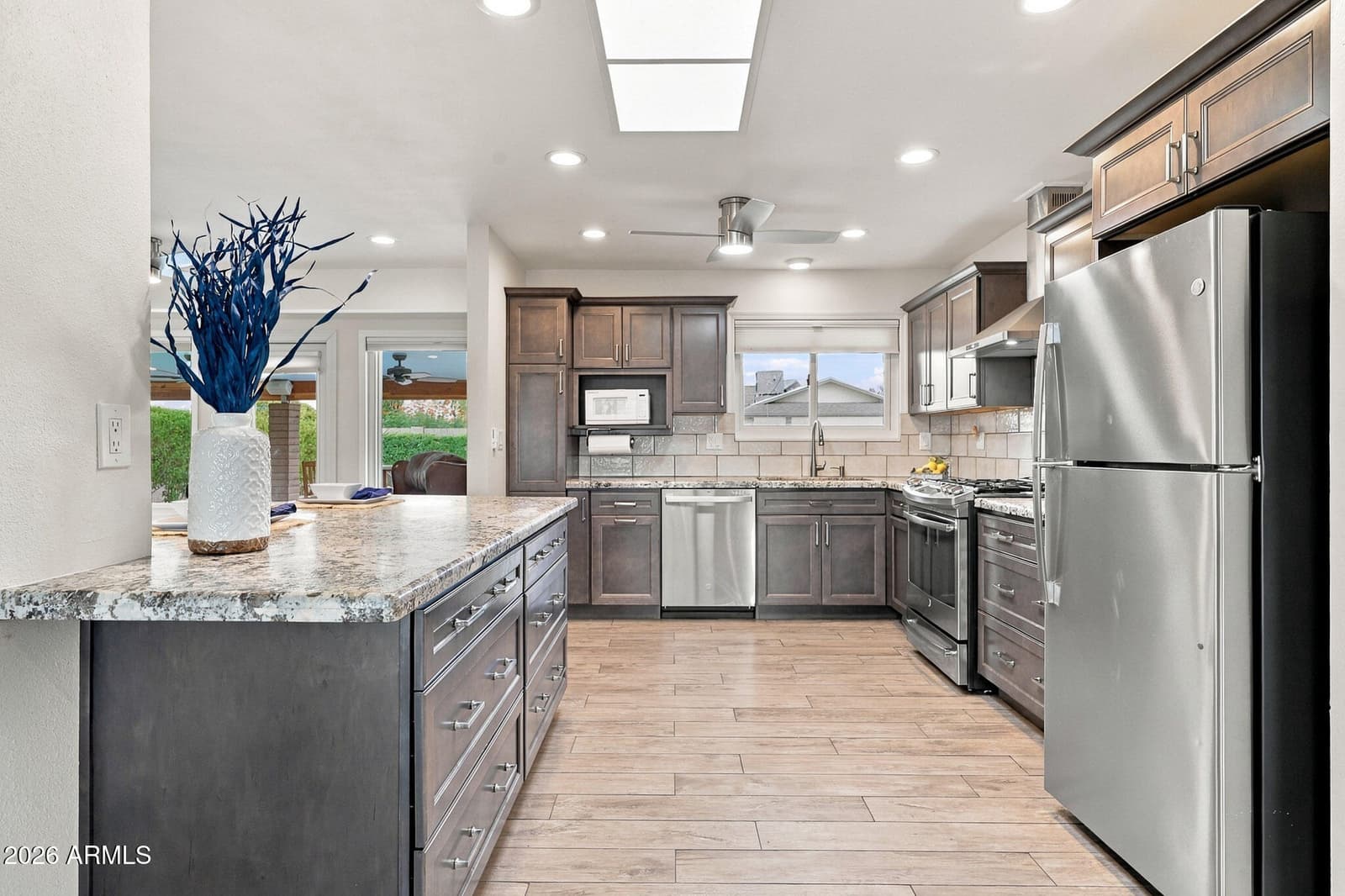 10011 W Prairie Hills Circle, Sun City, AZ 85351 — photo 15 of 47