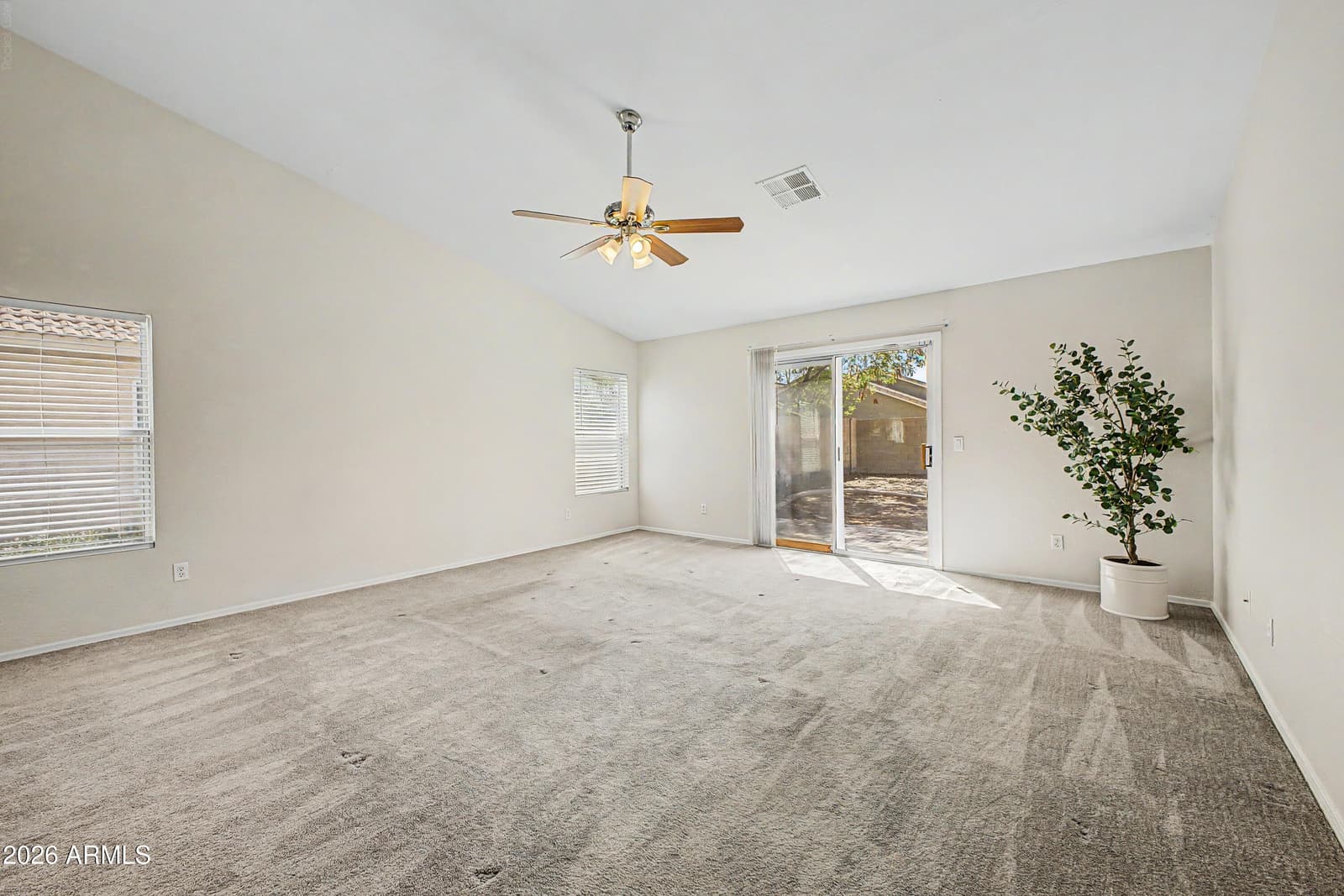 6233 W Encinas Lane, Phoenix, AZ 85043 — photo 10 of 15